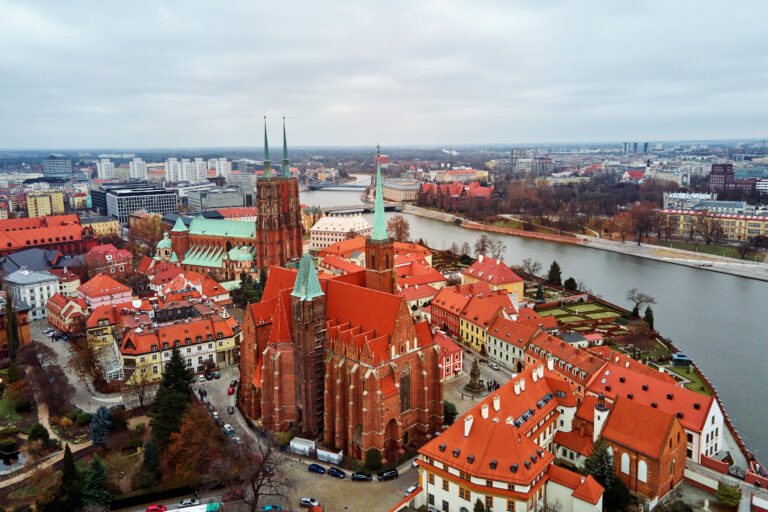 Busy Wrocław Niemcy z SebaTOUR to najlepszy wybór dla osób ceniących komfort i bezpieczeństwo. Nasze usługi obejmują transport z adresu na adres w nowoczesnych pojazdach.